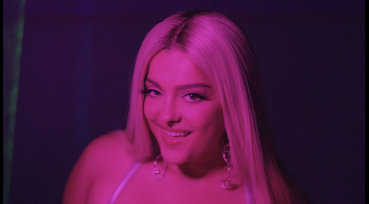 BebePolska's tweet photo. Jak podoba się wam teledysk? 💜 #OneInAMillionMusicVideo https://t.co/Q5dIDYymIo