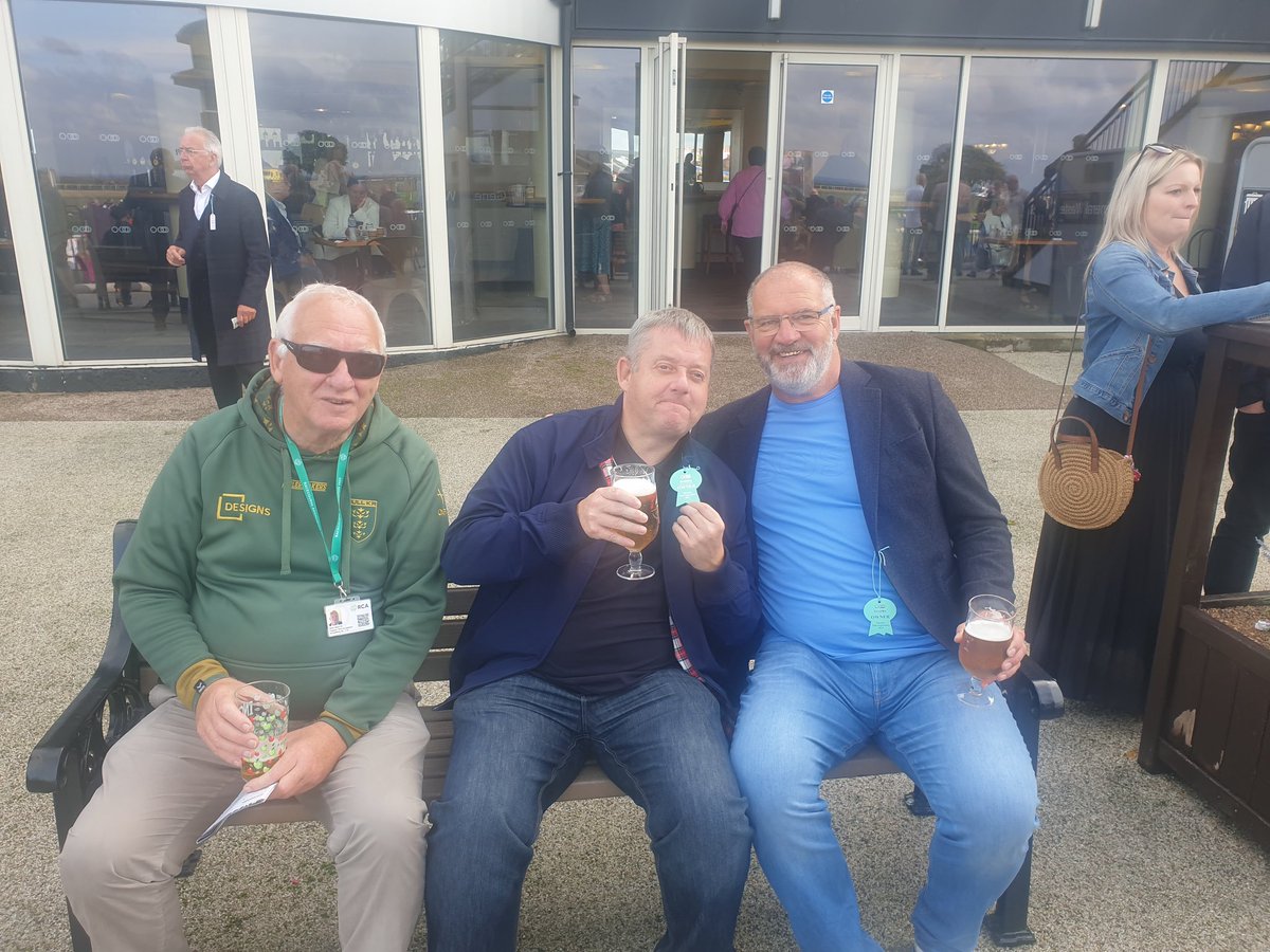 They're re-making Last of The Summer Wine @Beverley_Races . @swanster66 @RSooty73 @steve_till #beverley