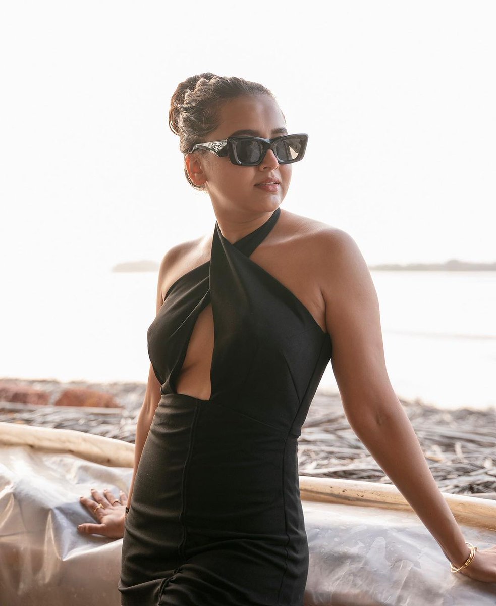 bakbollywood's tweet photo. Tejasswi Prakash in black: bold, beautiful, and breaking the internet!

#TejasswiPrakash #BlackBeauty #BoldAndBeautiful #ViralReels #TrendingNow #Fashionista #Glamour #InstaFashion #ReelItIn #ReelLife https://t.co/pkqyxqhuXs