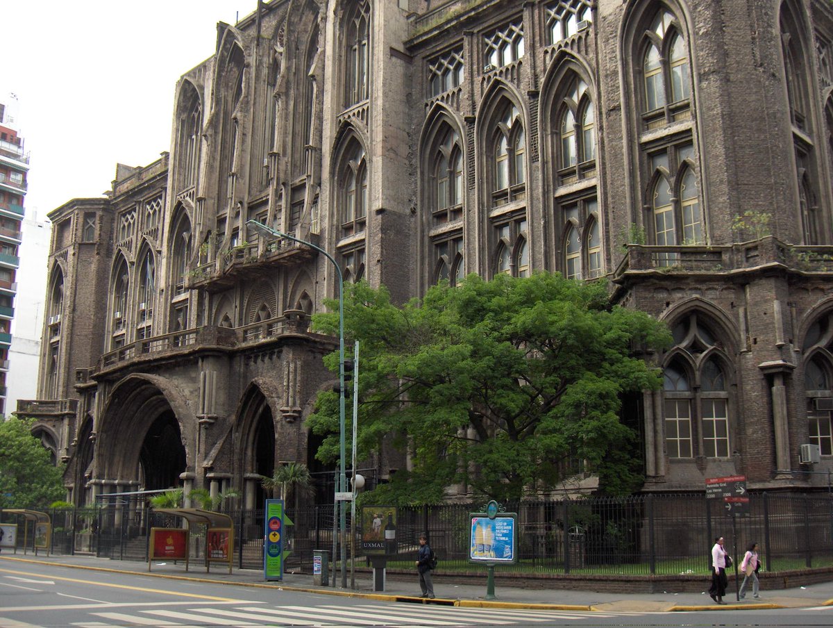 mili_z_h's tweet image. Acabo de ver a una señora en el bondi hacer la señal de la santa cruz frente a la facultad de ingenieria, no es una iglesia pero si señora, sirve