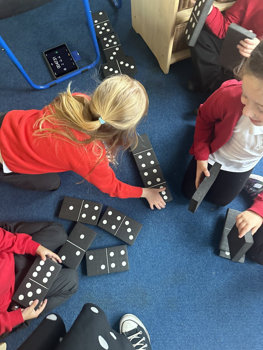 BowhouseP2's tweet photo. Maths in motion ๐๐ผโโ๏ธ๐ฃ #bowmaths https://t.co/hTnkbh5WnX