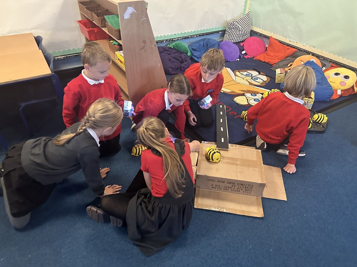 BowhouseP2's tweet photo. Maths in motion ๐๐ผโโ๏ธ๐ฃ #bowmaths https://t.co/hTnkbh5WnX