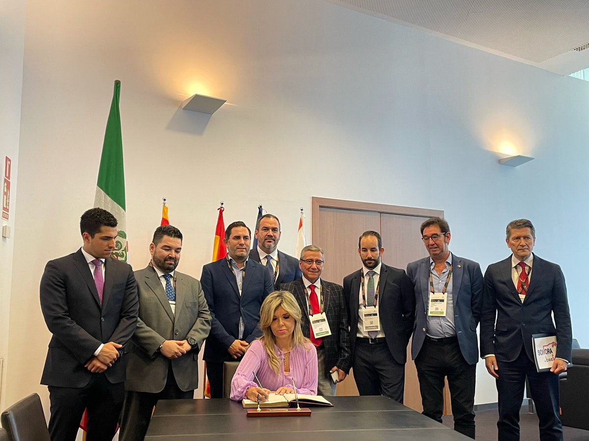 La Cónsul Titular Claudia Pavlovich, dio la bienvenida a la destacada delegación mexicana en la Feria #AlimentariaFoodTech en Barcelona, encabezada por @FrancoFdz, Director de Promoción Económica de la @SRE_mx. 🇲🇽🤝🌍