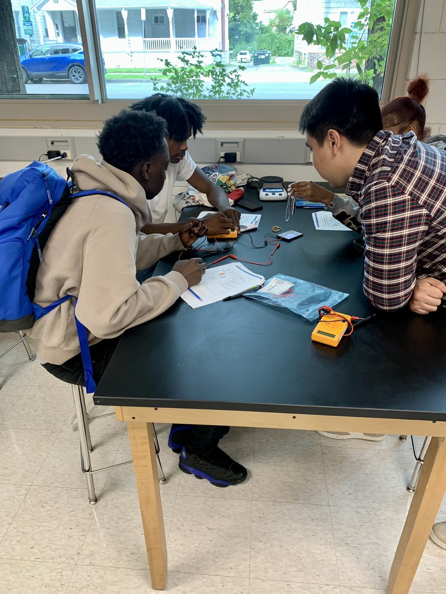 MrMarchewkaBHS's tweet photo. Cornell Center for Materials Research visited Environmental Science classes and taught a multimeter lab using solar panels. #BPatriotProud #BHSFaculty @BinghamtonCSD @Kevin_Richman @ScoutOrr @@MiriamSPurdy @ScallanJT @dawnecadams @DrToniaThompson @Cornell @bcsdhr https://t.co/Cs8PyfIiCK