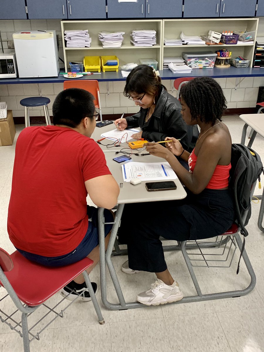 MrMarchewkaBHS's tweet photo. Cornell Center for Materials Research visited Environmental Science classes and taught a multimeter lab using solar panels. #BPatriotProud #BHSFaculty @BinghamtonCSD @Kevin_Richman @ScoutOrr @@MiriamSPurdy @ScallanJT @dawnecadams @DrToniaThompson @Cornell @bcsdhr https://t.co/Cs8PyfIiCK