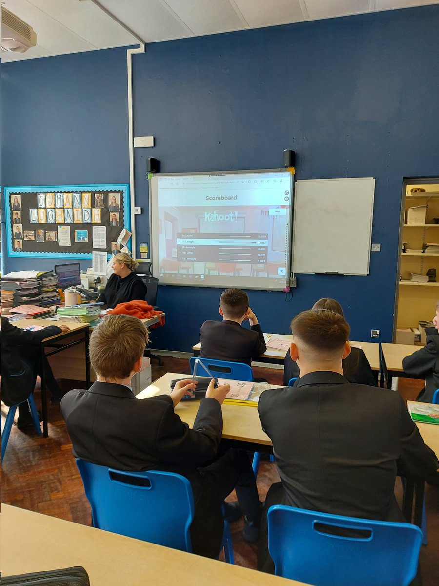 SlgMod's tweet photo. Happy European Day of Languages!!! Students enjoyed a quiz about the language learning experiences of their teachers, followed a 'languages facts' trail and took part in a German language taster lesson. https://t.co/QTbmtSt5yu