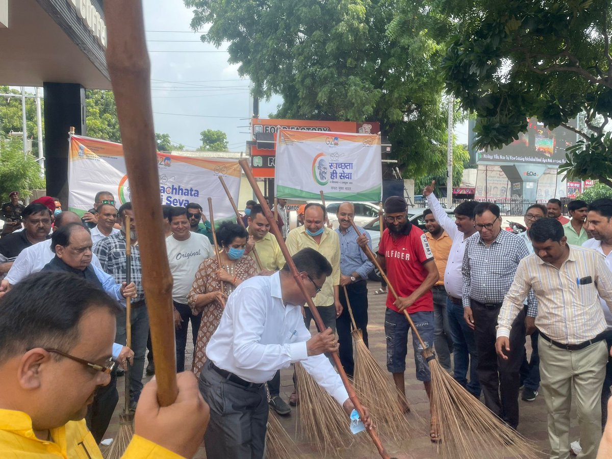 CKhadki's tweet photo. @PMOIndia @DARPG_GoI @DefenceMinIndia
@AjaybhattBJP4UK @giridhararamane
@PddeScPune #SHS2023, #GarbageFreeIndia, #SpecialCampaign 3.0,
@adgcantts_dgde DGDE sir has participated in Swachhata hi Seva on 26.09.2023. https://t.co/4nSKbPKR8U