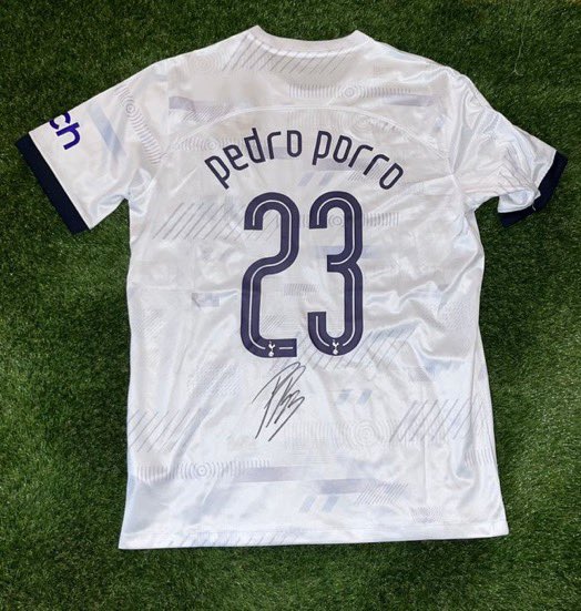 TalkTHFC__'s tweet photo. 🚨 🚨 GIVEAWAY: If Tottenham beat Liverpool by more than one goal on Saturday, then one very lucky person will win this item! 

To enter: 

• Retweet this 
• Follow ME AND @SuZeSport https://t.co/iqiBMdaFnS