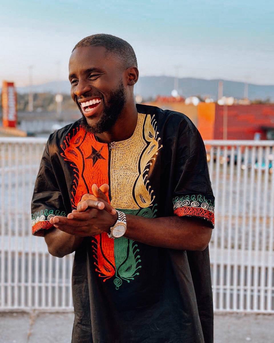 The flag //  The face 😮‍💨🇬🇼
