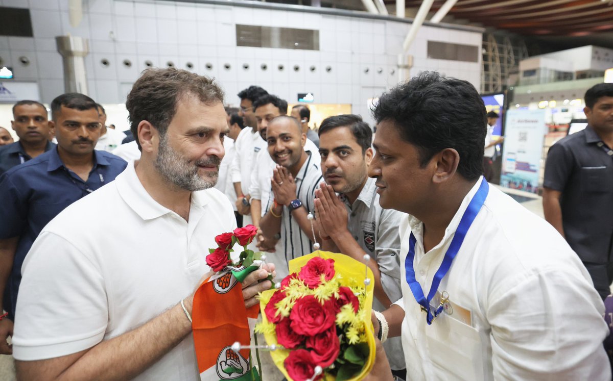 GulzebAhmed's tweet photo. छत्तीसगढ़ आगमन पर जननायक राहुल गांधी जी का स्वागत किया..😇

#WithRG #RaGa 

@RahulGandhi https://t.co/0cbXkSZMjL