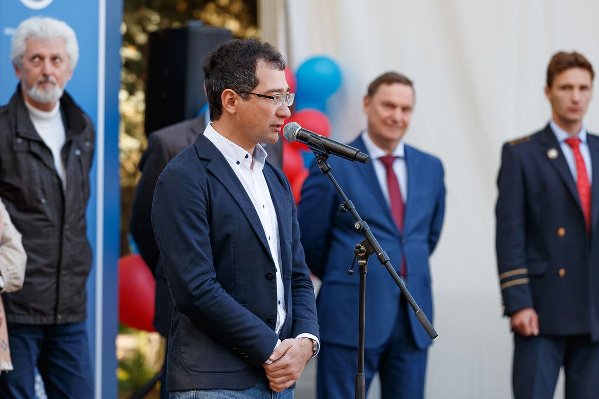 lmsu_mrc's tweet photo. ЦМИ МГУ снова на «Встрече поколений»!

Александр Кокорин, руководитель лаборатории гидробиологии ЦМИ МГУ, рассказал о том, что представляет собой работа гидробиолога в Арктике, какими методами учёные изучают экосистемы в экспедициях и как устроен типичный исследовательский проект https://t.co/8KlixdcGIQ