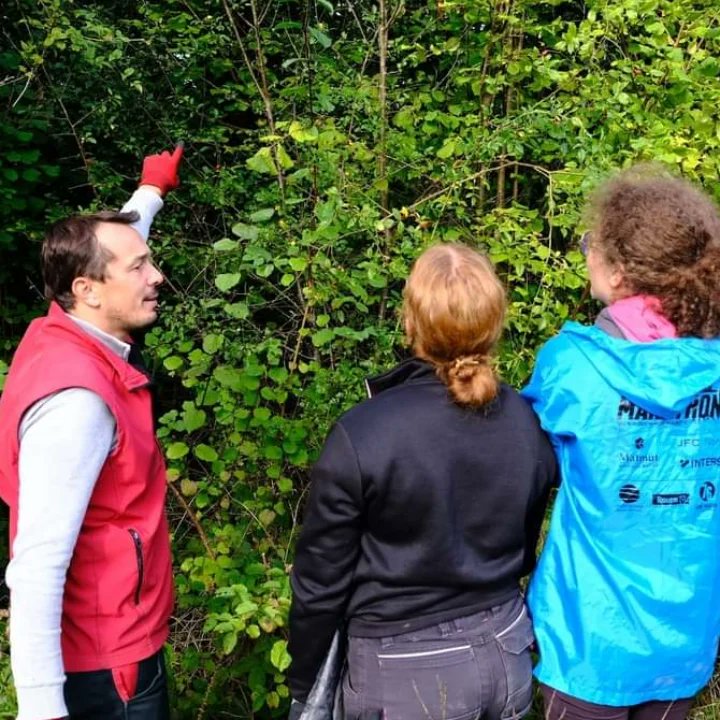 #transmettre. Nous étions aujourd'hui près d'Envermeu aux côtés d'étudiants et lycéens pour une journée collecte de graines et fruits en milieu naturel.

L'objectif : sensibiliser à la nécessité de planter, et de planter local.

#arbres #sensibilisation #haies #planter #vegetal