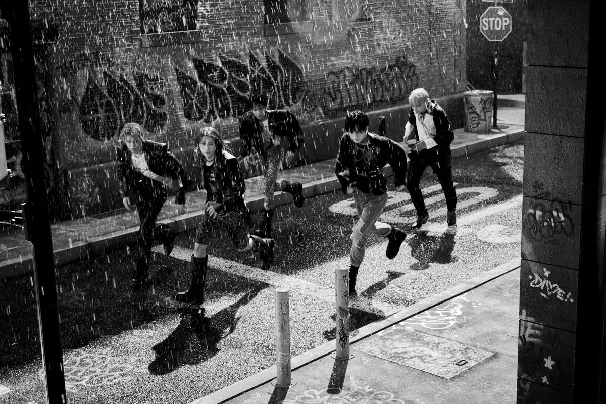 translatingTXT's tweet photo. “dive” 
“one dream” 
“stand still” 
“freefall” 
“parachute” 

@TXT_members @TXT_bighit https://t.co/1lxDWMAikx