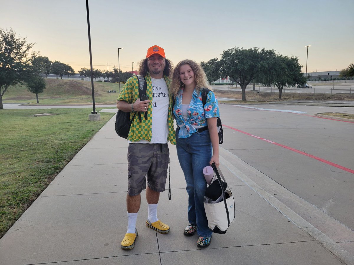 I found some tacky tourist! <a href="/Hebron_HS/">Hebron High School</a> <a href="/mrmoncrief/">Dakota "Chief" Moncrief</a>