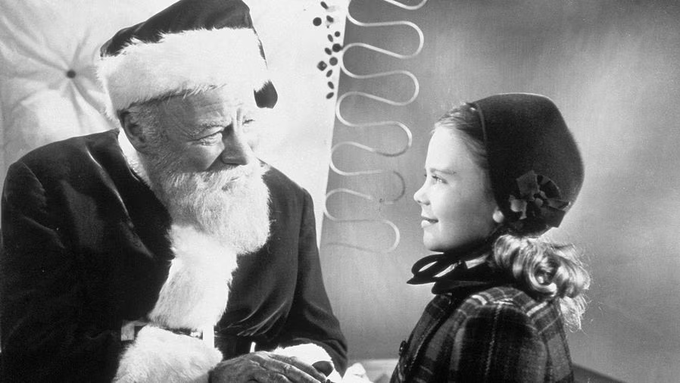 Remembering #EdmundGwenn on his birthday, seen here in 'Miracle on 34th Street' from 1947.  Great movie  🎅