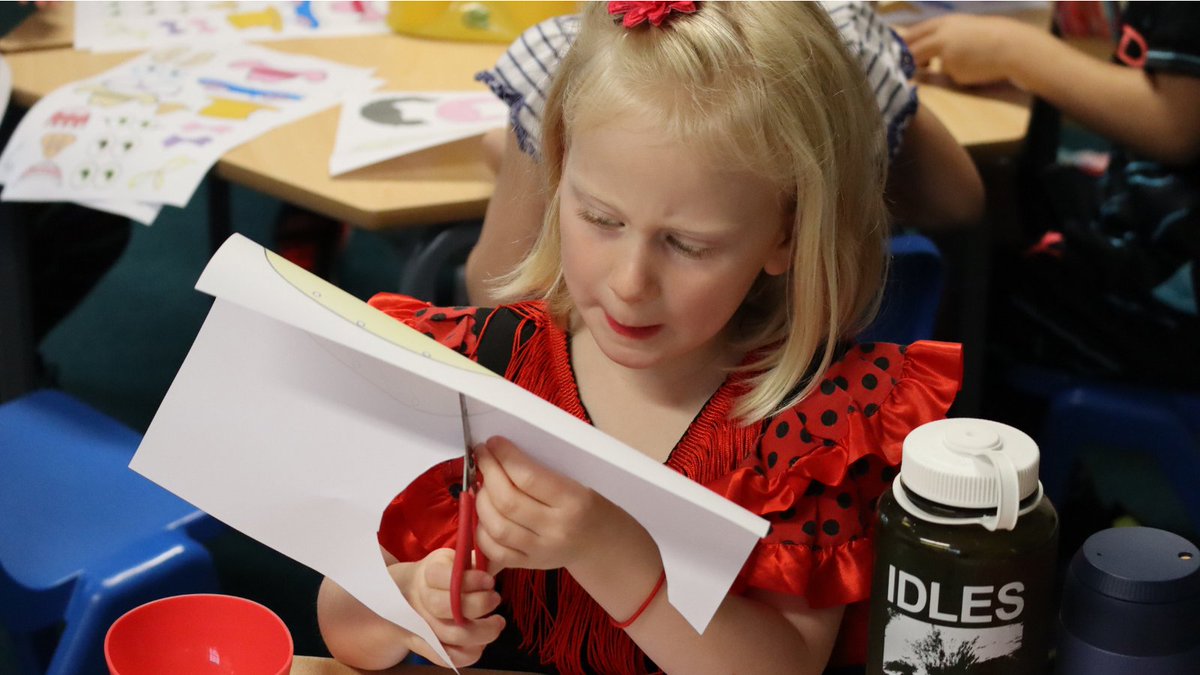 Celebrations for #EuropeanDayOfLangauges continued today. Pupils &amp; staff arrived at school in an array of colours.

Throughout the day Mrs Hyde ran a series of language based quizzes. Pupils were encouraged to take part either in classes or during break times.

#ShapedByKings