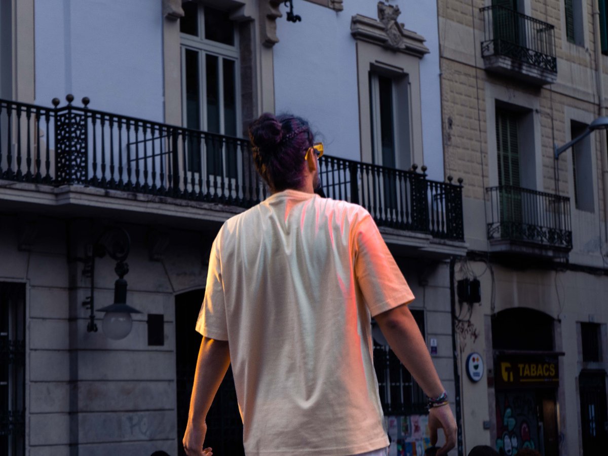 enrick_fm's tweet photo. Sé que és tot molt incert, sembla anar del revés 💥
#peluixos #enrick #encen #barcelona #estiktokat #emergent #producer #català #album #gracia https://t.co/px74NYcGZR