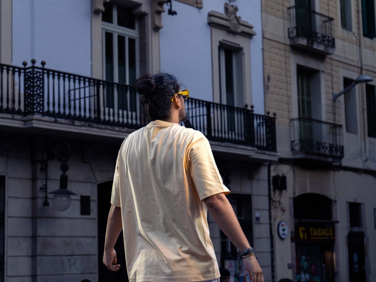 enrick_fm's tweet photo. Sé que és tot molt incert, sembla anar del revés 💥
#peluixos #enrick #encen #barcelona #estiktokat #emergent #producer #català #album #gracia https://t.co/px74NYcGZR