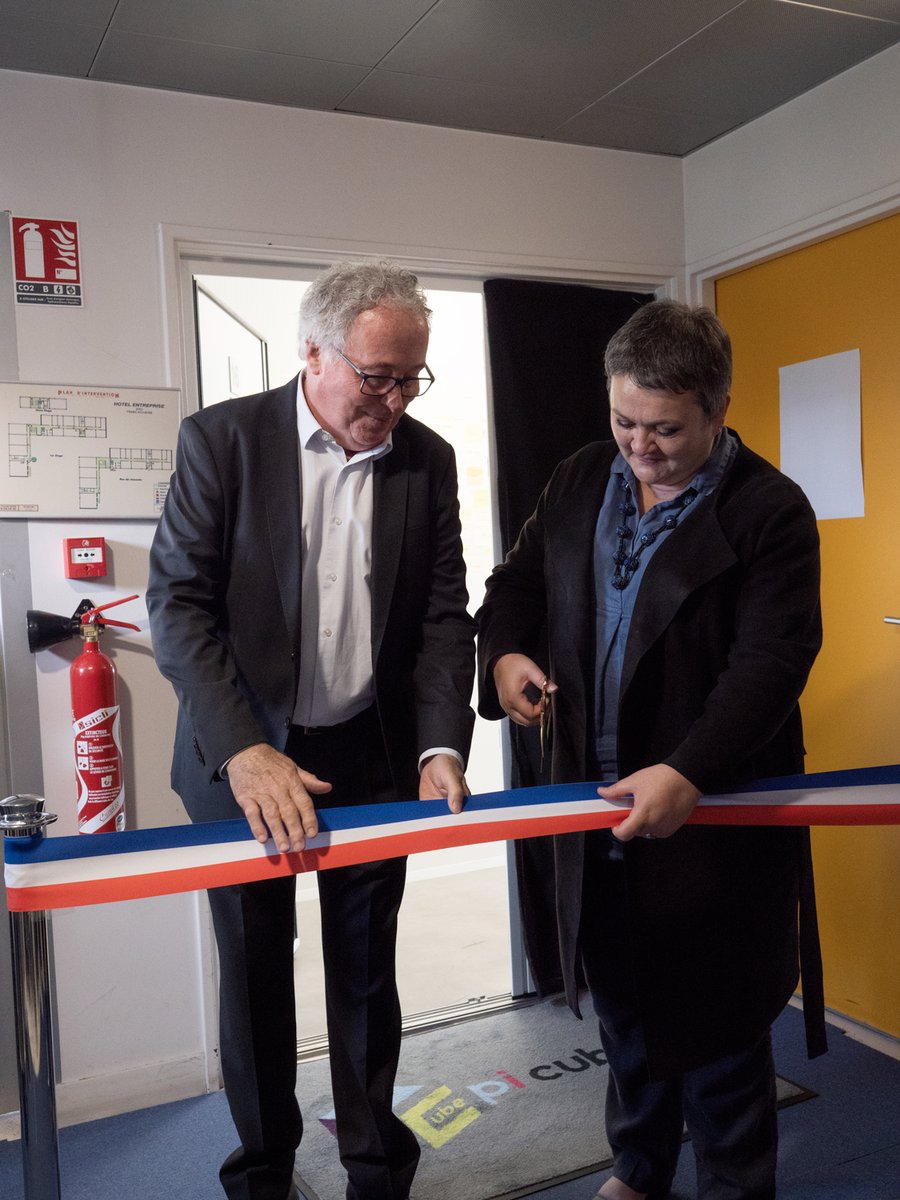CUGPSEO's tweet image. #Innovation 
Inauguration du site #PICUBE @MairieAcheres aujourd&apos;hui en présence de C. Zammit-Popescu, présidente GPS&amp;amp;O et @marchonoremaire 
✅Un déploiement à l’est du territoire pour développer l’offre d’accompagnement des porteurs de projets innovants 
gpseo.fr/entreprendre/i…
