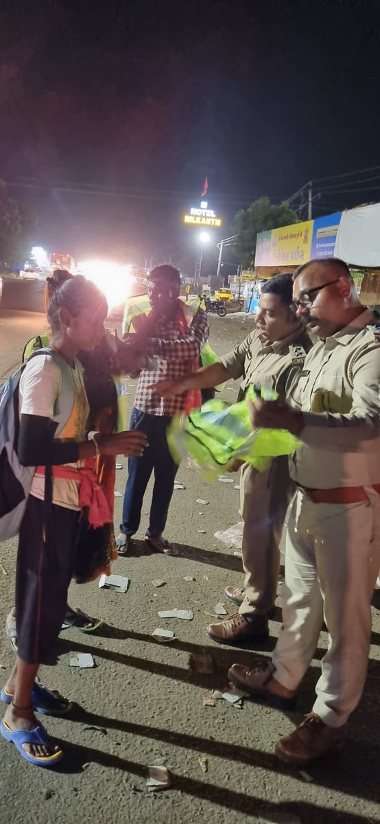 rtohimatnagar's tweet photo. Reflective jacket distribution by gujarat road  safety authority and rto himatnagar team.@sanghaviharsh @COTGuj_office @GRSAofficial @CollectorSK https://t.co/GzbSMrNI9y