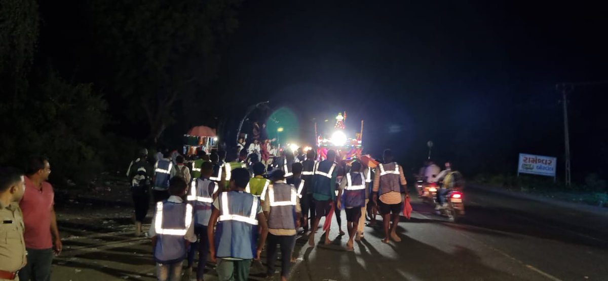 rtohimatnagar's tweet photo. Reflective jacket distribution by gujarat road  safety authority and rto himatnagar team.@sanghaviharsh @COTGuj_office @GRSAofficial @CollectorSK https://t.co/GzbSMrNI9y
