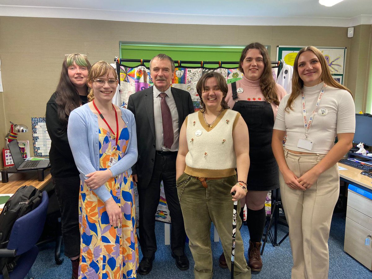 Breakout_Youth's tweet photo. Last week we had Alan Whitehead MP and UK Youth in the office with us to talk about a whole range of points that are really important to our young people!

We really appreciated Alan taking the time to meet with us and a huge thank you to @ukyouth for helping to arrange this! https://t.co/rZxrR63qfv