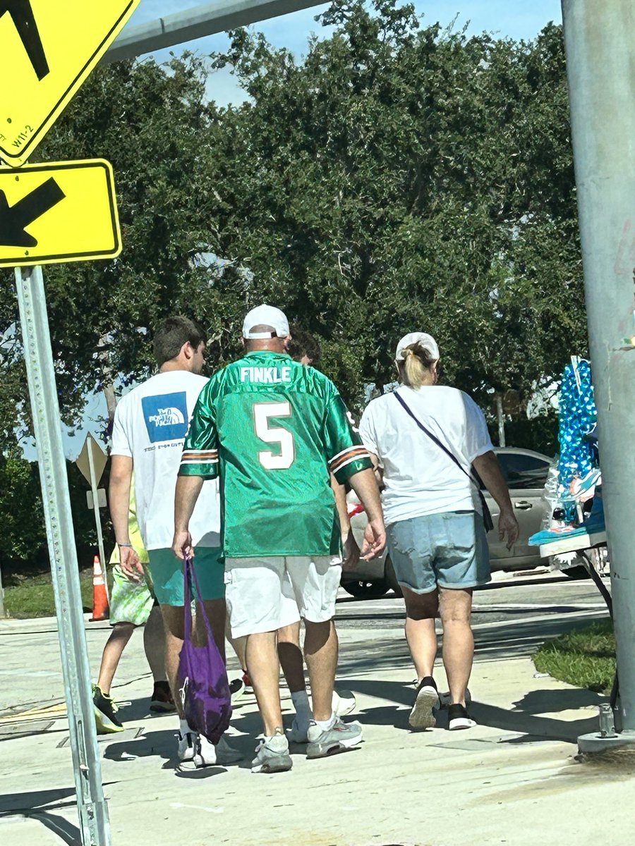 __ItsAlexander's tweet image. LOL IYKYK #LacesOut