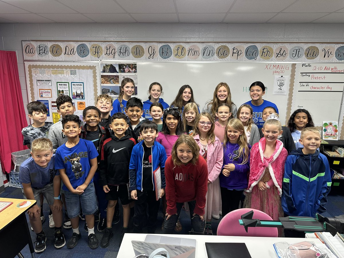 Lakeview_vb's tweet photo. Sharing our VB love with the students of @PCElemSchool this morning! #nothingtolose #lakeviewvikes https://t.co/Uc6engjnVS