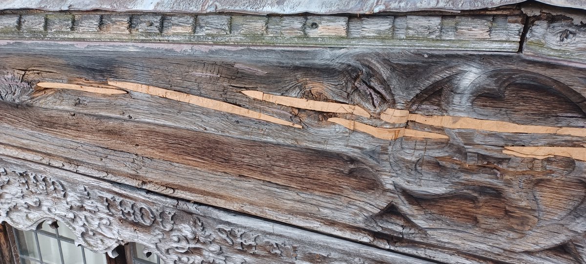 Specialist carpenters are restoring the timber frame @NTWightwick by carefully piecing in sections of oak to save as much of the original as we can. This project was made possible thanks to a MEND grant from @ace_national on behalf of @DCMS bit.ly/3pwAUPb #ntmidlands