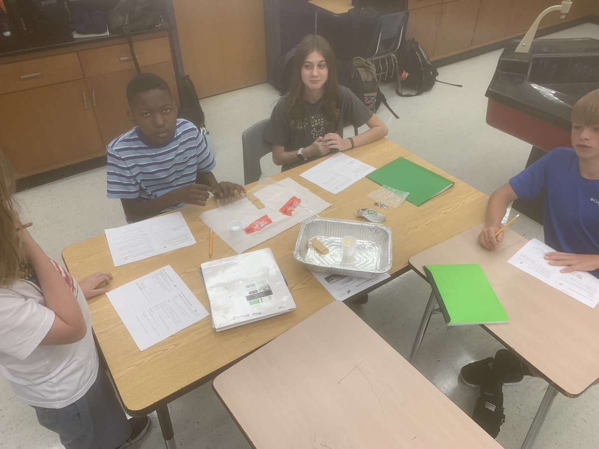 Ed_Coller's tweet photo. 7th Acc Sci students in the lab today! Investigating tectonic plate motion and associated features! #WeAreRoyal @RRMSRoyalKnight @Royalmurph_RRMS https://t.co/GS090wAl0O