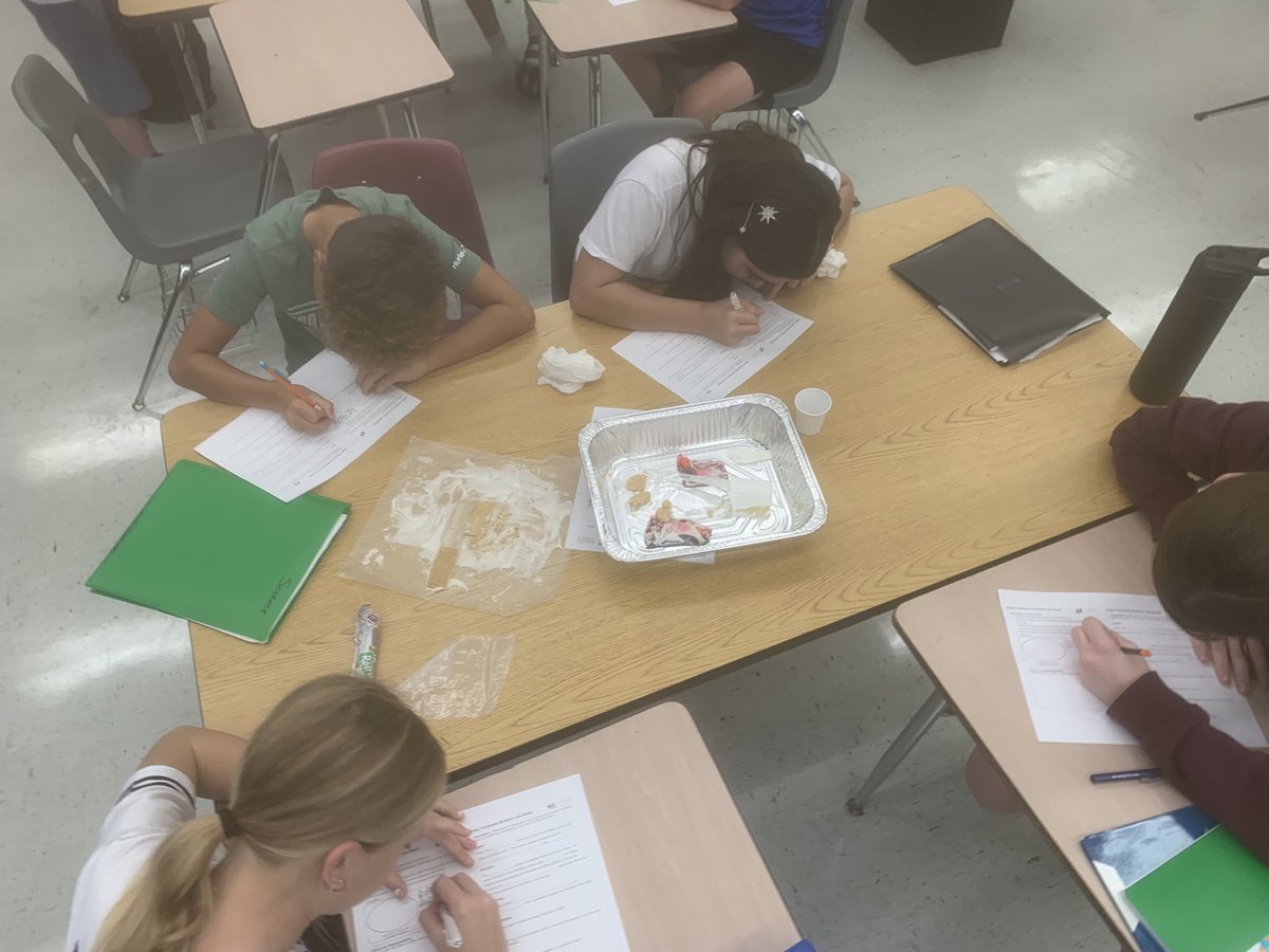 Ed_Coller's tweet photo. 7th Acc Sci students in the lab today! Investigating tectonic plate motion and associated features! #WeAreRoyal @RRMSRoyalKnight @Royalmurph_RRMS https://t.co/GS090wAl0O