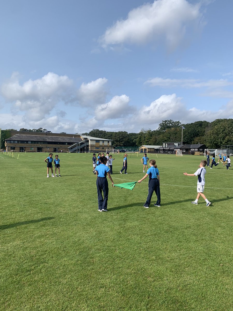 forest_ps_sport's tweet photo. Our Year 5s spent their PE lesson today learning about the value of teamwork, communication and discipline when defending in touch rugby #sportsvalues https://t.co/ceclTcZCS3