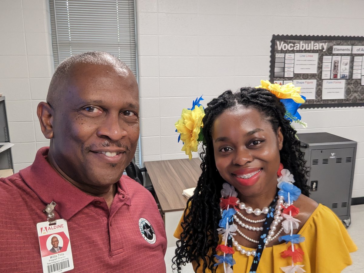 AldineCTE's tweet photo. Visiting with @affb_fernanda @LaPromesa_AISD this morning. Supporting Lajasha Champion Commercial Photography class. She is super excited about teaching and exposing students to Photography. @AldineISD
@OOT_AldineISD #GameOn23 #AldineConectado #MyAldine @adbustil @EducatorMar10 https://t.co/cmEqNpowUc