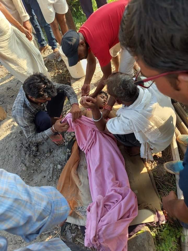 शिक्षा हार गईं अन्धविश्वास के आगे 
अंधविश्वास ने  ले ली जान
गांव भजेडा (टोडाभीम) राजस्थान में 10 वर्षीय वंश मीणा सांप ने खाया 
परंतु झाड़ फूंक और देशी दवाई वालो के चक्कर में आ कर बच्चे की जान दे बैठे 😭
आखिर कब तक अपनो की जान लेते रहेंगे अन्धविश्वास में पड़ कर