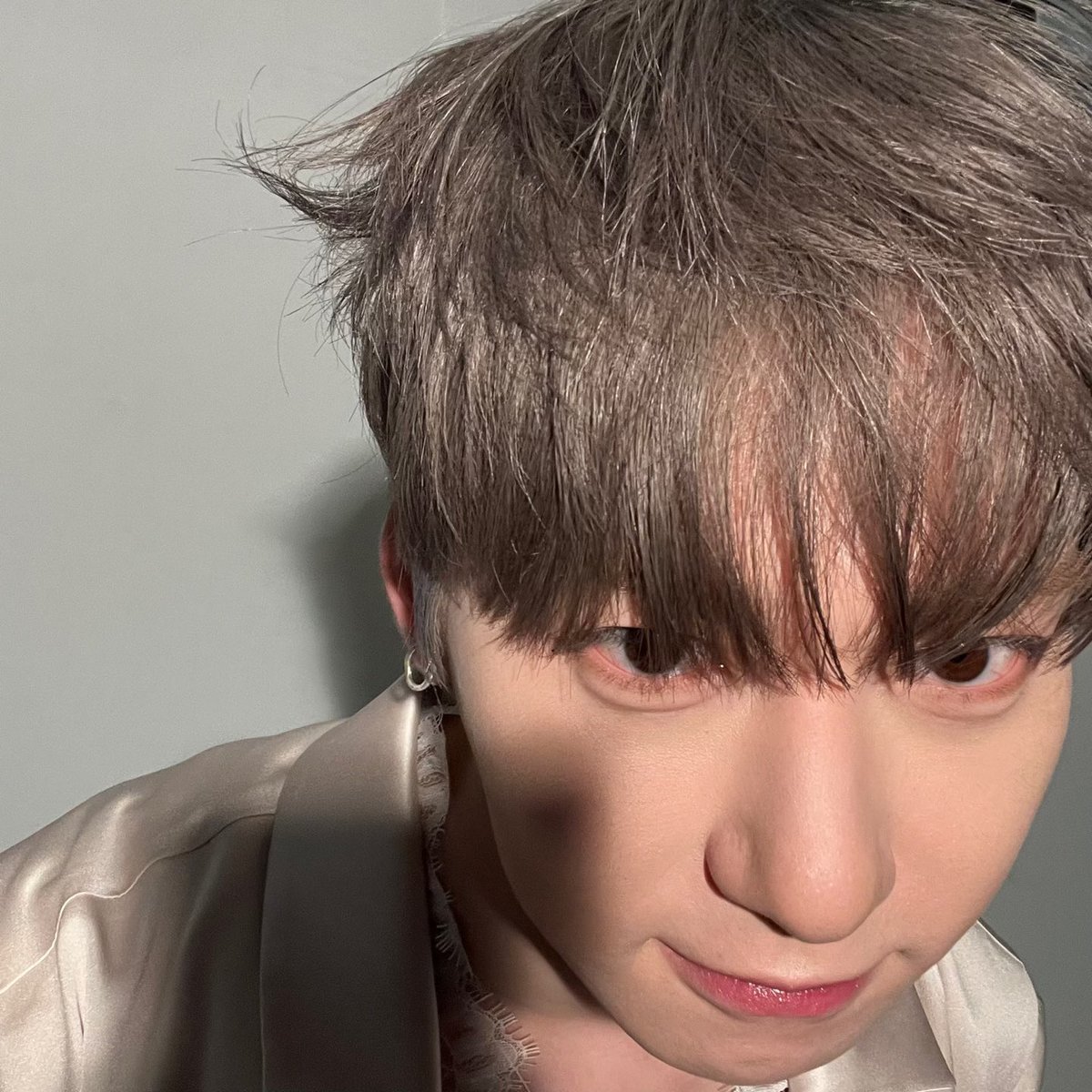 official_ONEUS's tweet photo. [#건희]
달님들과 함께 시작한 
이번 앨범! 잘 부탁해애
Baila Conmigo💃🏻🕺🏻
화이티이이잉✨ https://t.co/eS5TOSZQRX