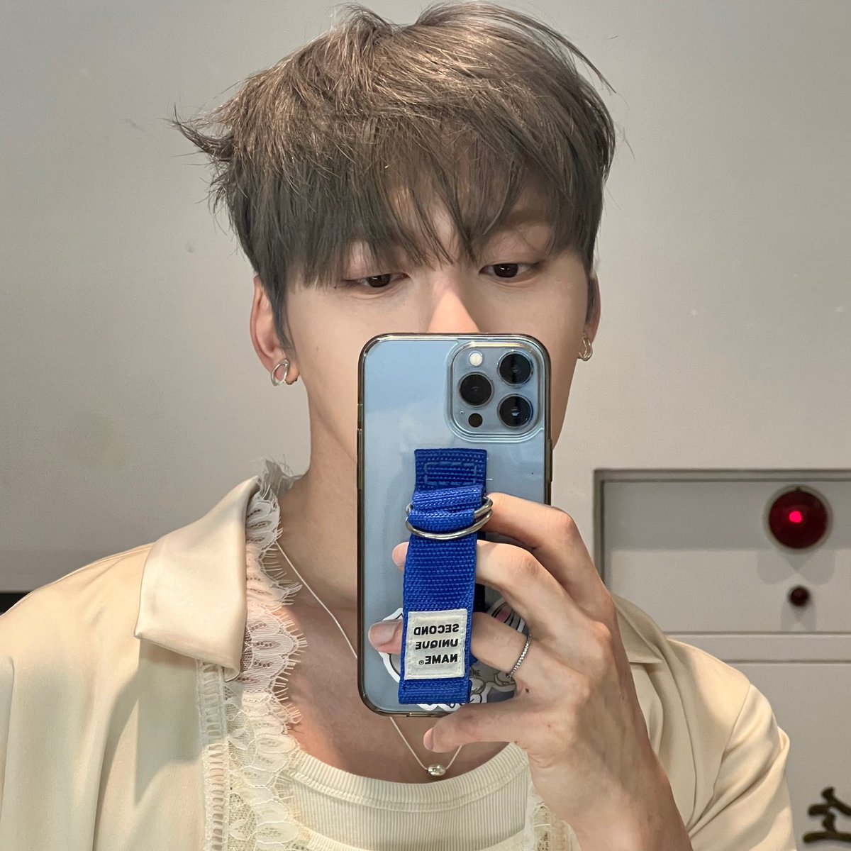 official_ONEUS's tweet photo. [#건희]
달님들과 함께 시작한 
이번 앨범! 잘 부탁해애
Baila Conmigo💃🏻🕺🏻
화이티이이잉✨ https://t.co/eS5TOSZQRX