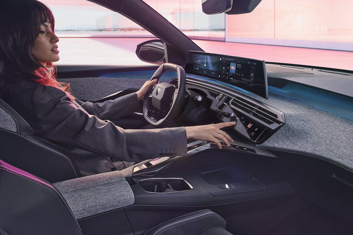 PeugeotRO's tweet photo. Îmbunătățește-ți experiența de condus. Lasă noul Peugeot Panoramic i-Cockpit® să ți-o ducă la un alt nivel.
#NewPeugeotE3008 #AllElectric https://t.co/JnhnuplIi3