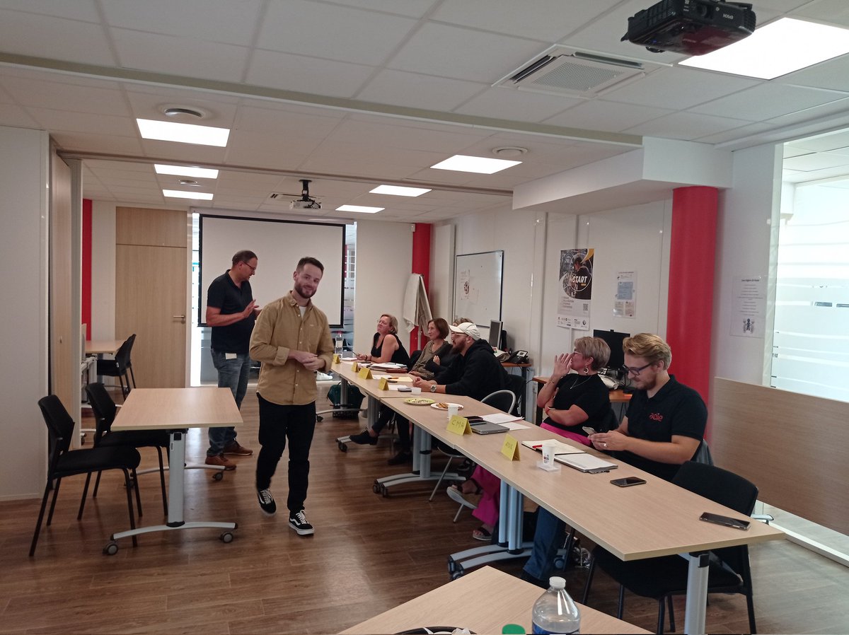 A l'occasion de la semaine de la reprise et de la création d'entreprise, nos demandeurs d'emploi porteurs de projet ont eu l'opportunité de rencontrer des professionnels de la création d'entreprise au Pôle emploi Maubeuge Pasteur.
<a href="/FabienMusy/">fabien musy</a> <a href="/DeMaced65812397/">De Macedo Gilles pro</a> @HlneHatton