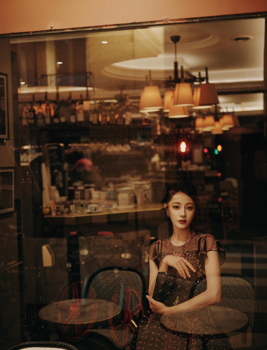 rageluvr's tweet photo. #Dilraba's studio releases another photoshoot of #Dilireba in her second outfit from #DiorSS24 https://t.co/neSTQi6FOb