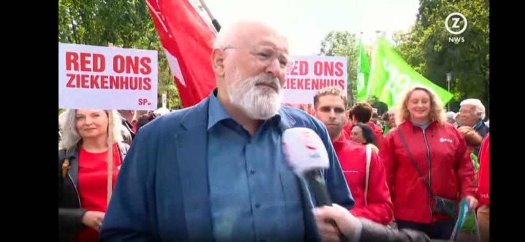 Boven het originele sp-bord, onder het bord na het fotoshoppen door de PvdA😂

Samen sterk🍅

#Heerlen
#SP