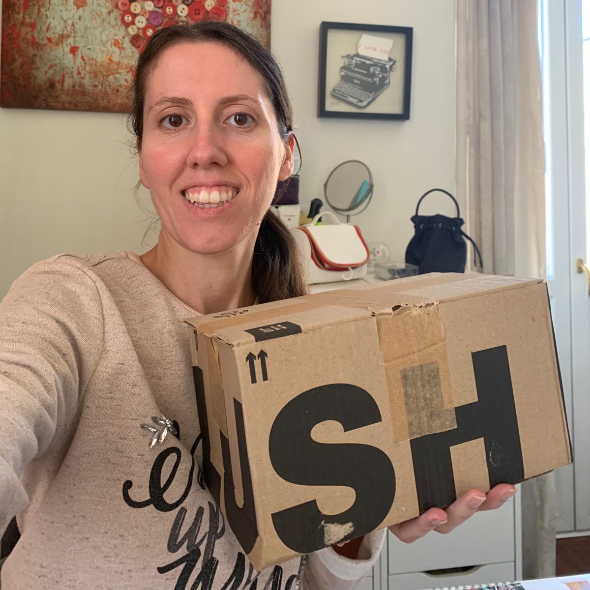 Wow! 😍 I’m going to show you this special parcel very soon! Thank you <a href="/lushschweiz/">LUSH Schweiz</a> <a href="/lushsuisse/">LUSH Suisse</a> <a href="/lushsvizzera/">LUSH Svizzera</a> #lush #swissbeautyblogger