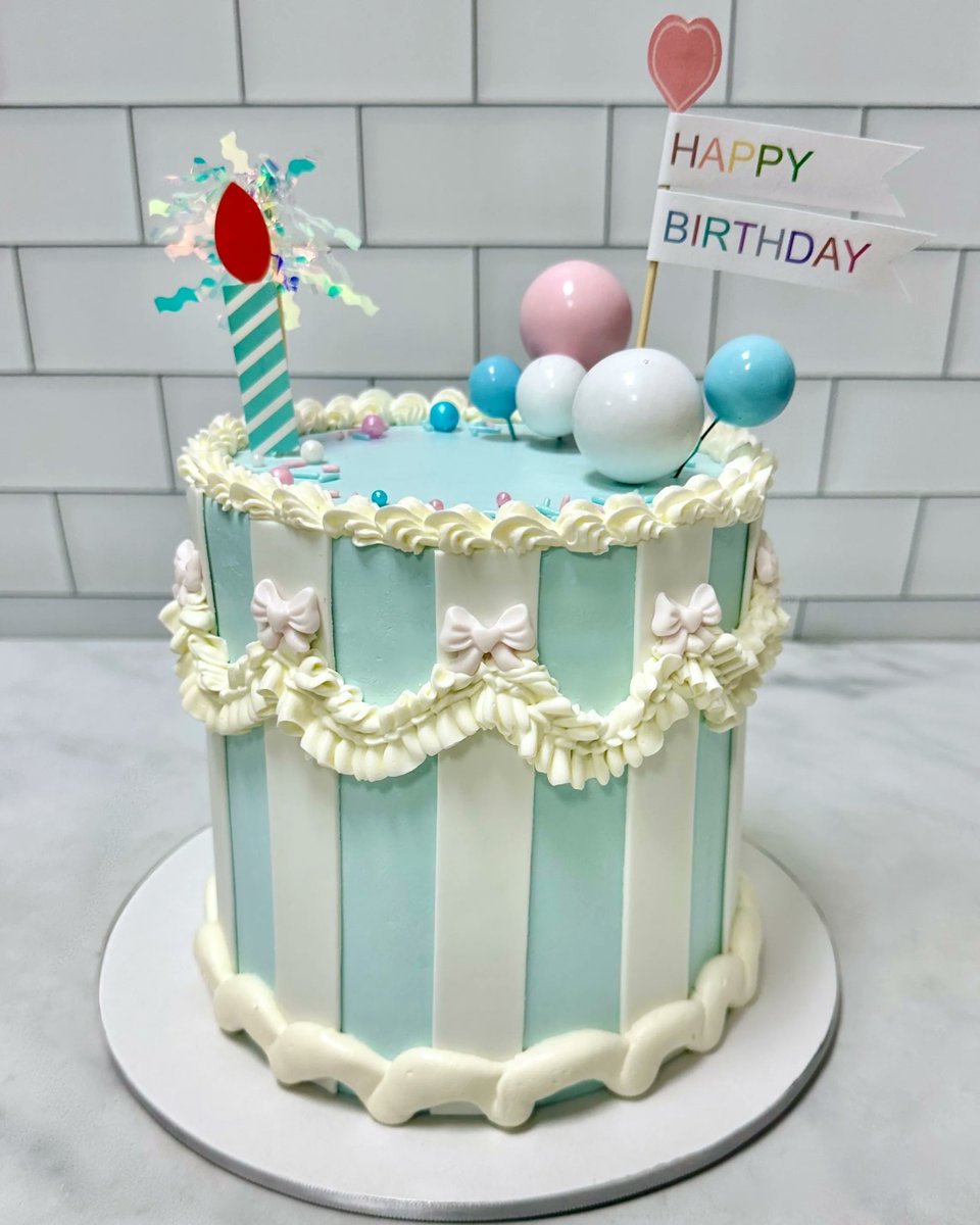 🎀 Bows and lace

#kupcakekitchen #wantcake #cakeinspiration #birthdaycakeideas #birthdayinspiration #birthdayideasforkids #customcakes #cakeforhim #cakeforher #cakeforbirthday #cakeforgirl #cakeforboy #cakeforkids #cakeforbaby #babyshowercake #babyshowercakes #santaclarita