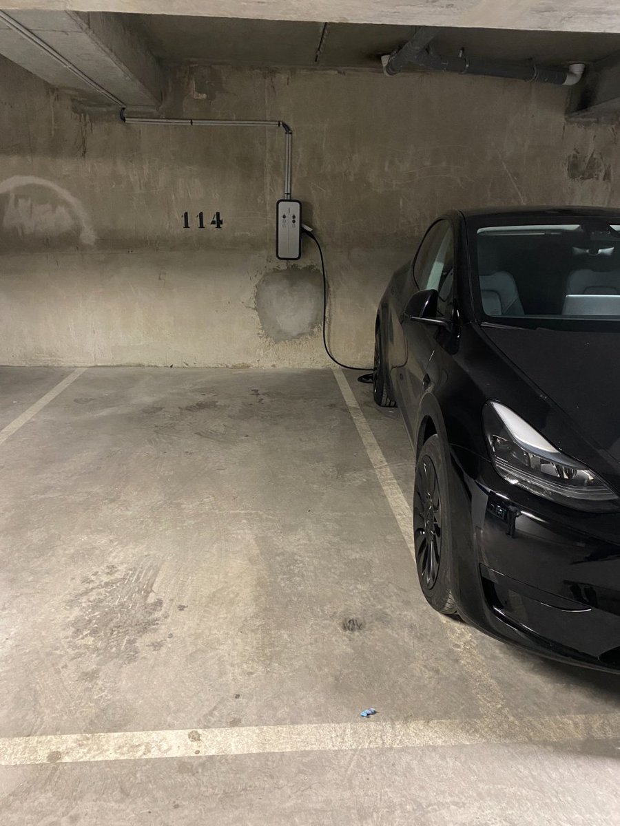 ALLCHARGETECH's tweet image. ⚡ Nouvelle installation de borne de recharge, nous sommes ravis d&apos;accompagner nos clients à leurs transition vers l&apos;électrique.🔋
#bornederecharge #mobilitéelectrique #rechargevéhiculeélectrique #voitureélectrique #tesla