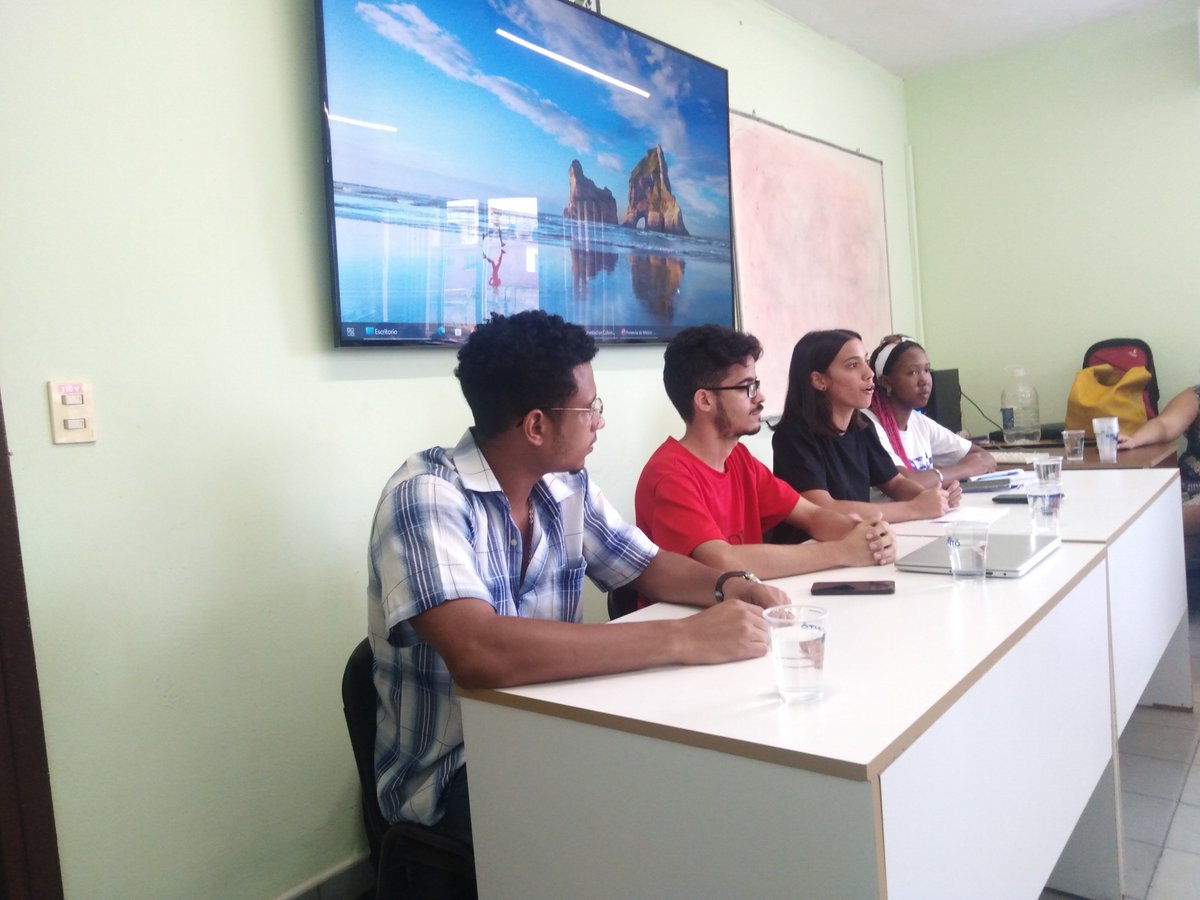 ElioPerera's tweet photo. Continúan estudiantes ISRI exponiendo en Paneles VIII Conferencia de Estudios Estratégicos. Excelentes análisis. Observatorio Latinoamericano en desarrollo. Muy buen apoyo de estudiantes y profesores. https://t.co/bB7rmfF7CU