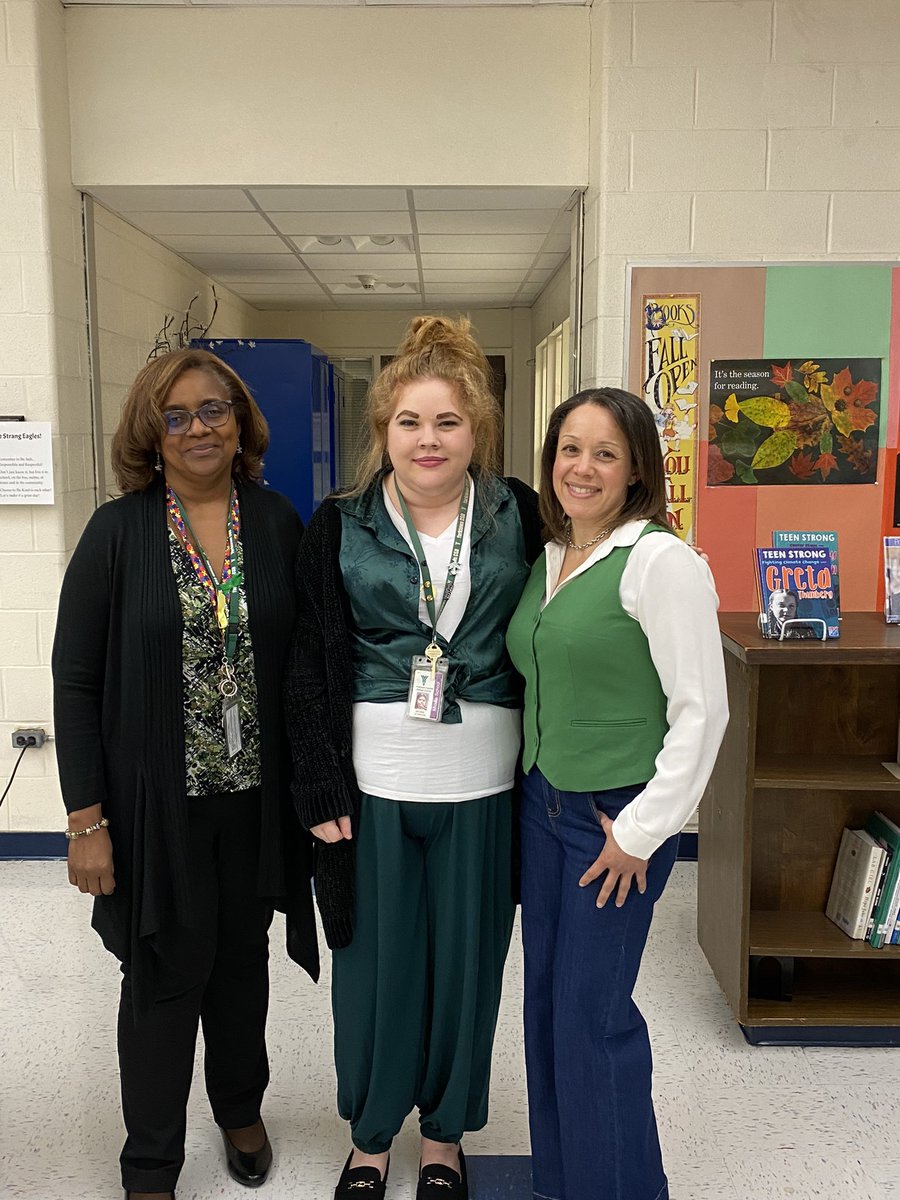 MESMSHorowitz's tweet image. Strang Eagles staff in green to support Farmingdale! @mesmspta @YorktownCSD #dalerforaday