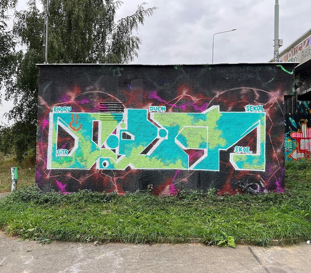 streetart_cz's tweet photo. Works created during last Saturday  @grafficonshop Barrandovský #GraffitiJam 🙌🏻  2/3
📸 25.09.2023.
📍 cyklostezka 🚴🏿‍♀️ Hlubočepy, next to Barrandovský most
Tag the Artists if u know 🙏🏻
#loopcolors #grafficoncz #streetartpraha #graffitiprague #czechgraffiti #graffitiporn #graffiti https://t.co/phqMWmbanP