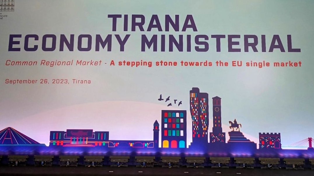 Connectivity is🗝️ to economic convergence in #WesternBalkans

At #BerlinProcess Economic Ministers' Meeting in Tirana, I pointed out that Europe's connectivity landscape has shifted. To benefit #WesternBalkans, we need to

🛤️fix rail 
⚓️fix ports
🛃fix borders
📑 fix legislation