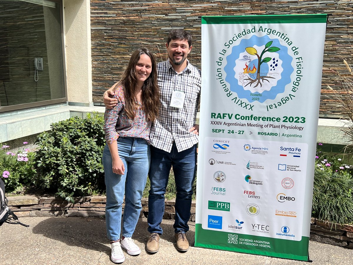 Excelentes charlas en   #Rafv2023
Great talks  at the XXXIV Argentinian Meeting of Plant Physiology. Poster #172    and #139!! 😁😁👋