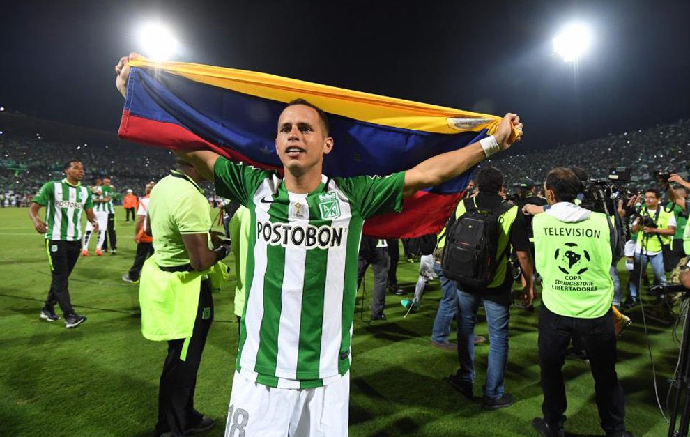 jpeseteiroDT's tweet photo. Primer venezolano campeón la Copa Libertadores.

Primer venezolano en ganar el MVP de la Libertadores.

Primer venezolano en hacer GOL en el Mundial de clubes.

El jugador venezolano más infravalorado sin duda alguna es, Alejandro “Lobo”Guerra🇻🇪 https://t.co/bBm1yzrrXb