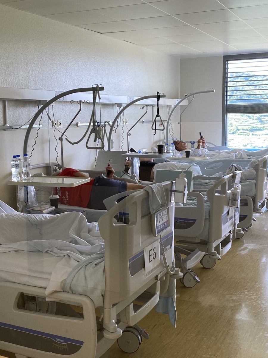 lucy_zucca's tweet photo. Happy to share that our bed rest campaign on elderly (10 days) and young (21 days) participants is coming to an end. While the participants are beginning the recovery exercise period, we are heading towards bedrest of our own after these 40 days of continuous data collection 😂🛏️ https://t.co/3jo3HHPgFK